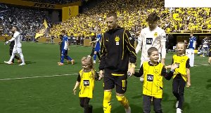 【德甲】罗伊斯任意球破门 多特4比0达姆施塔特